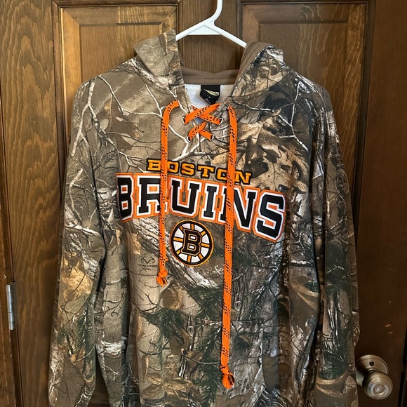 Boston Bruins Embroidered Pullover Sweatshirt - Picture 5 of 5